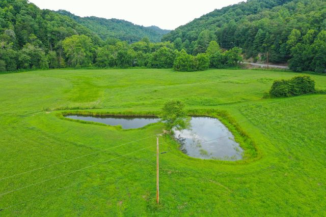 4264 1482 Highway, Oneida, KY 40972