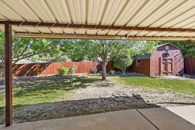 425 Ridgecrest Drive, Saginaw, TX 76179