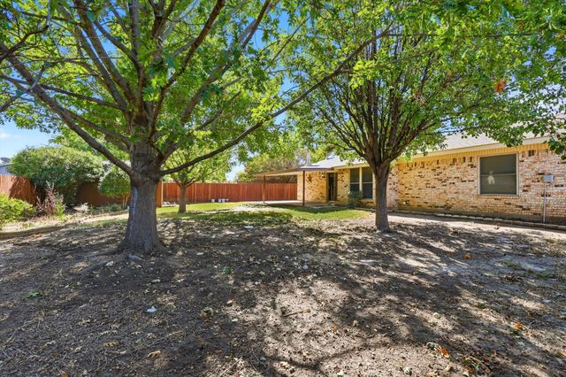 425 Ridgecrest Drive, Saginaw, TX 76179