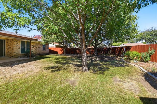 425 Ridgecrest Drive, Saginaw, TX 76179