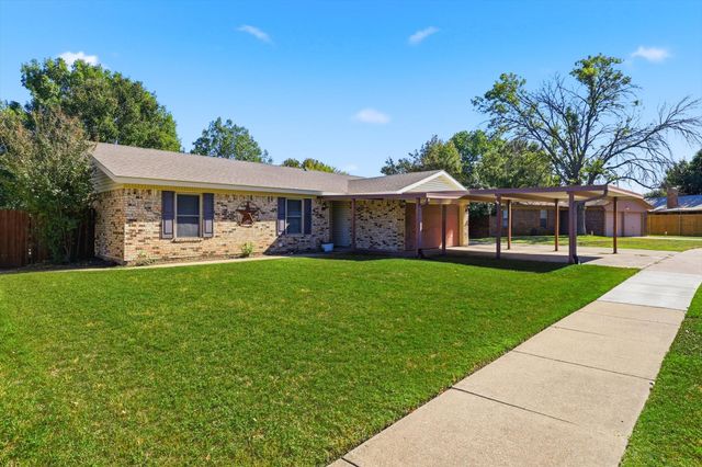 425 Ridgecrest Drive, Saginaw, TX 76179