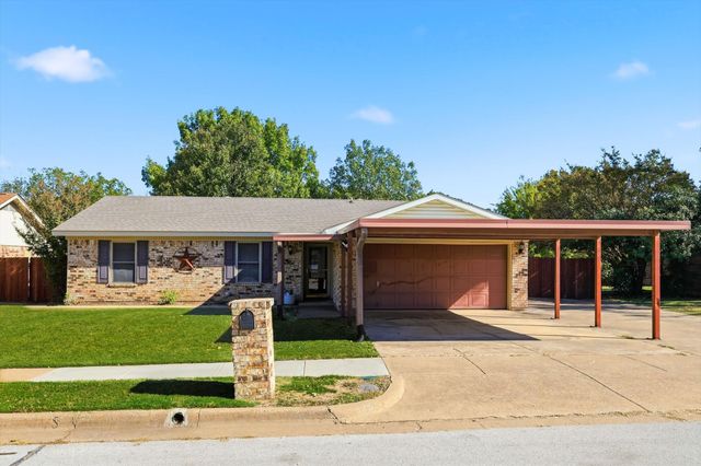 425 Ridgecrest Drive, Saginaw, TX 76179