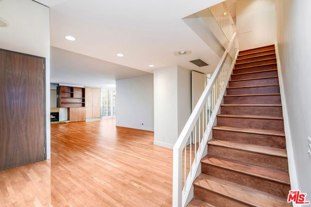 211 S Spalding Drive 107N, Beverly Hills, CA 90212