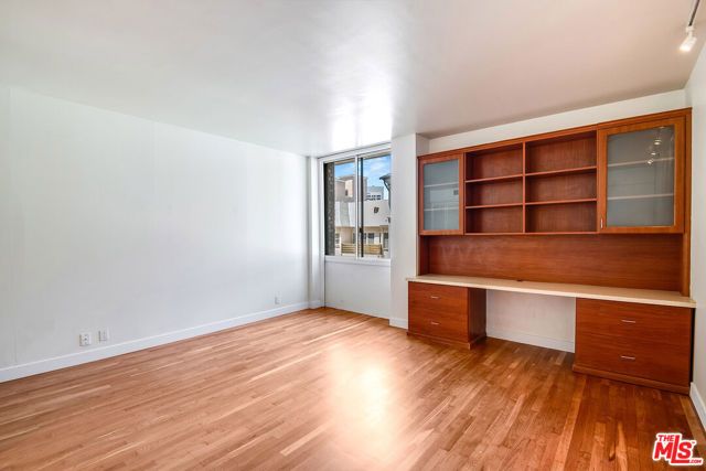 211 S Spalding Drive 107N, Beverly Hills, CA 90212