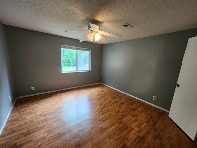 2211 S Glenhurst Ct, Andover, KS 67002
