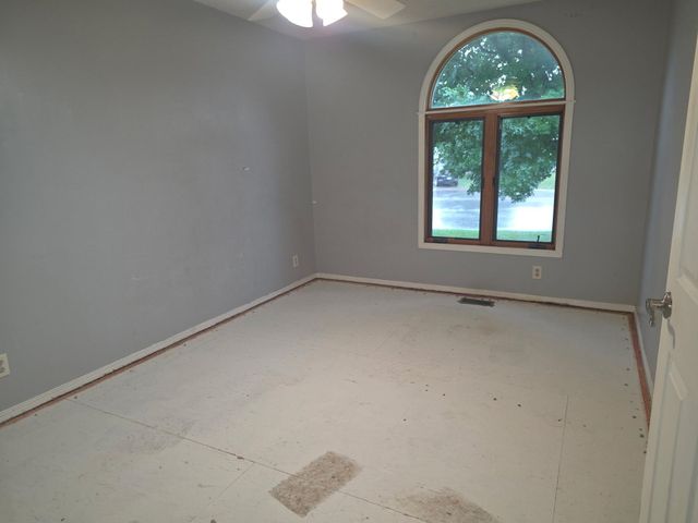 2211 S Glenhurst Ct, Andover, KS 67002