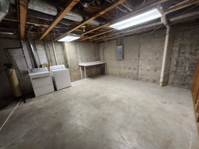 2211 S Glenhurst Ct, Andover, KS 67002
