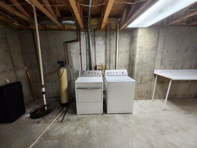 2211 S Glenhurst Ct, Andover, KS 67002