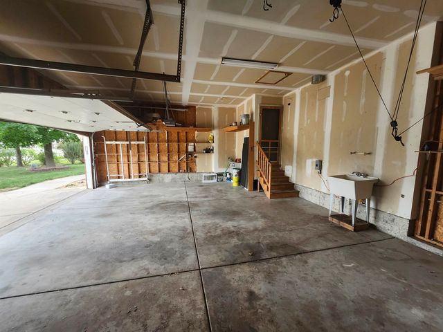2211 S Glenhurst Ct, Andover, KS 67002