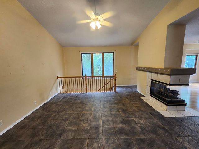 2211 S Glenhurst Ct, Andover, KS 67002