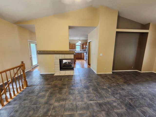 2211 S Glenhurst Ct, Andover, KS 67002