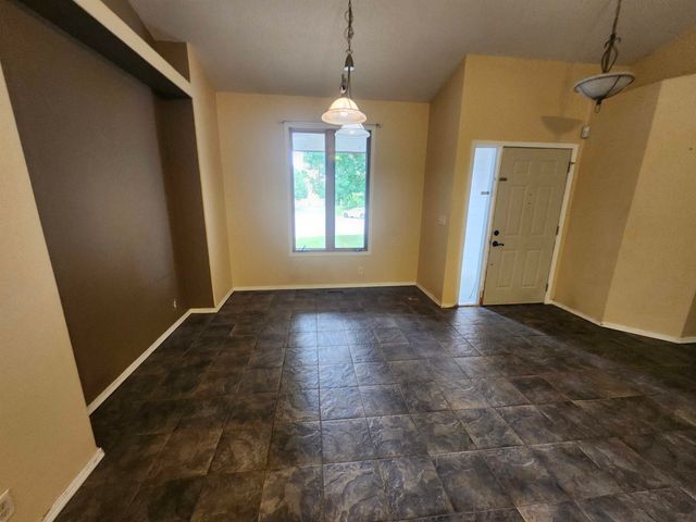 2211 S Glenhurst Ct, Andover, KS 67002