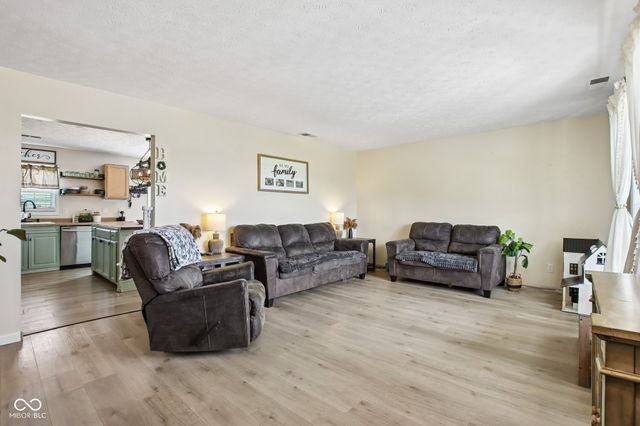 10784 W 300 N, Kempton, IN 46049