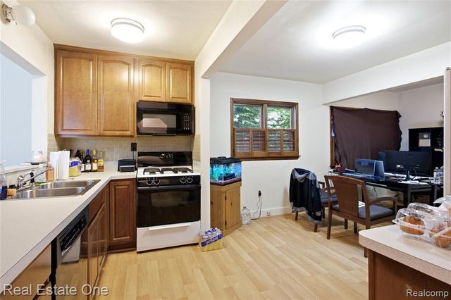 5431 Putnam Drive, West Bloomfield, MI 48323