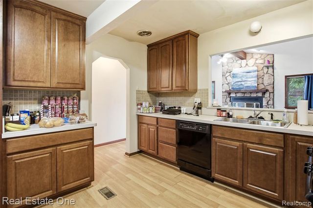 5431 Putnam Drive, West Bloomfield, MI 48323