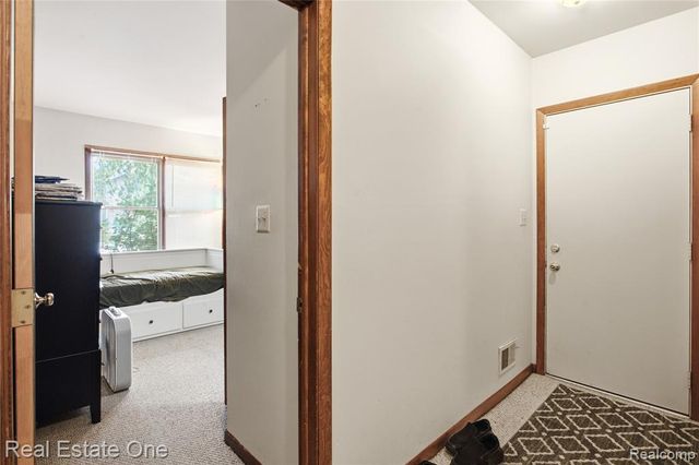 5431 Putnam Drive, West Bloomfield, MI 48323