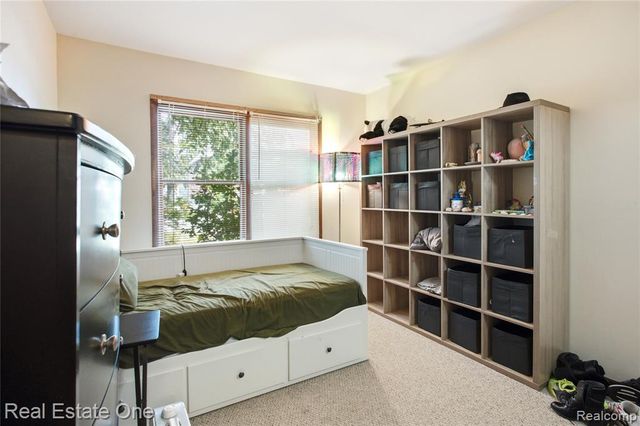 5431 Putnam Drive, West Bloomfield, MI 48323