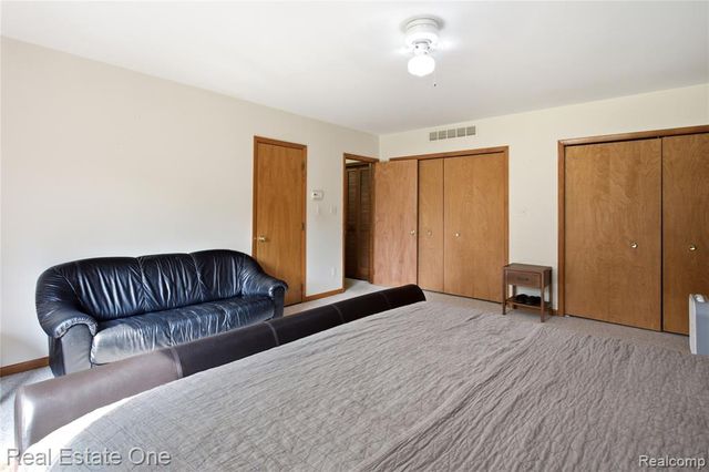 5431 Putnam Drive, West Bloomfield, MI 48323