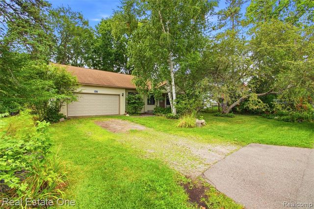 5431 Putnam Drive, West Bloomfield, MI 48323
