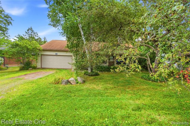 5431 Putnam Drive, West Bloomfield, MI 48323