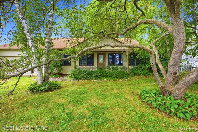 5431 Putnam Drive, West Bloomfield, MI 48323