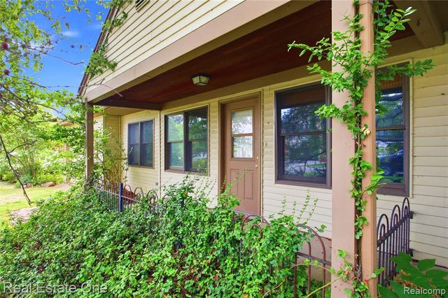 5431 Putnam Drive, West Bloomfield, MI 48323