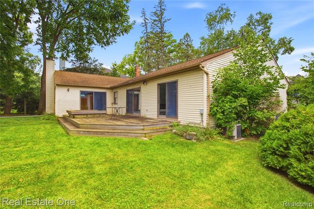 5431 Putnam Drive, West Bloomfield, MI 48323