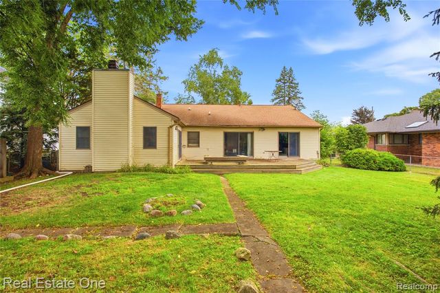 5431 Putnam Drive, West Bloomfield, MI 48323