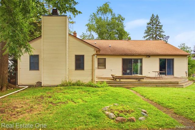 5431 Putnam Drive, West Bloomfield, MI 48323