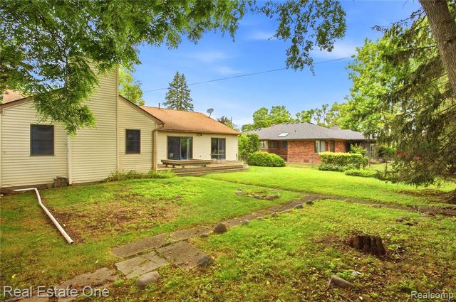 5431 Putnam Drive, West Bloomfield, MI 48323