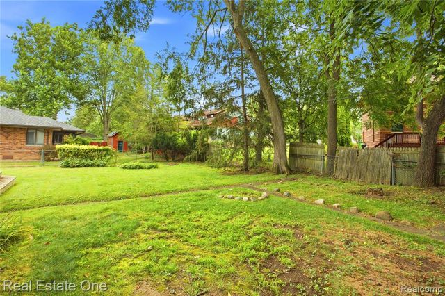 5431 Putnam Drive, West Bloomfield, MI 48323