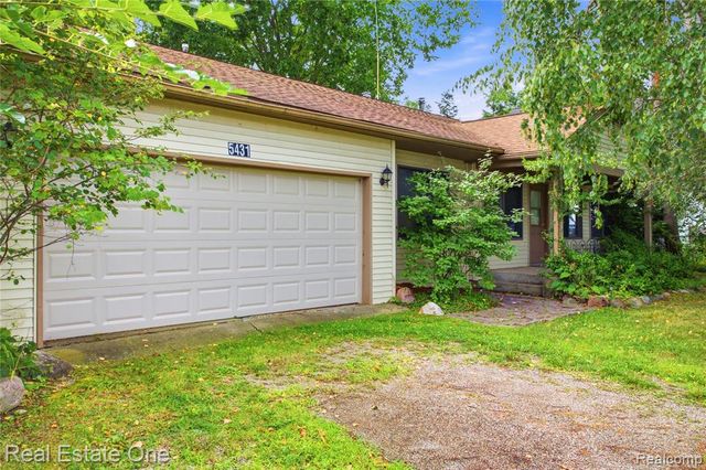 5431 Putnam Drive, West Bloomfield, MI 48323