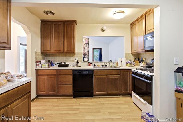 5431 Putnam Drive, West Bloomfield, MI 48323