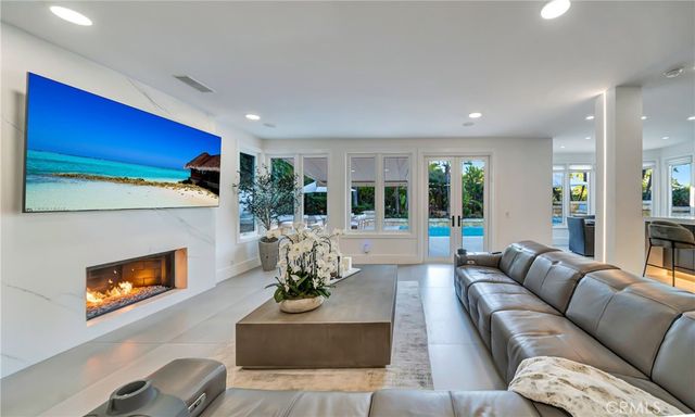 3793 Camino Codorniz, Calabasas, CA 91302
