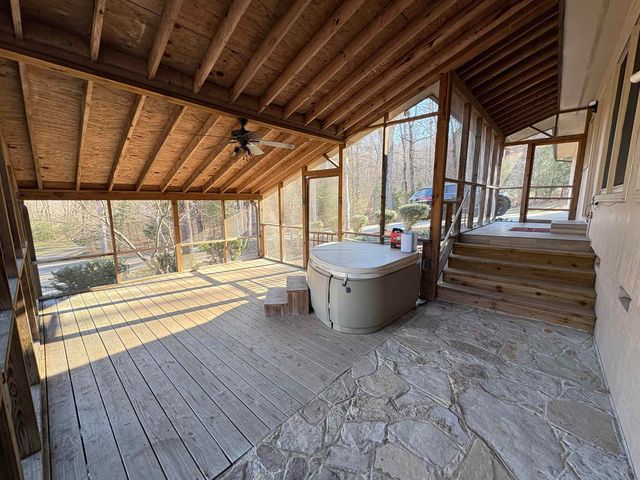 137 Rainbow Drive, Hardy, AR 72542