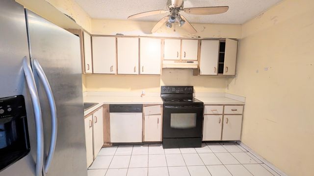 807 Riverside Drive 7, Greenacres, FL 33463