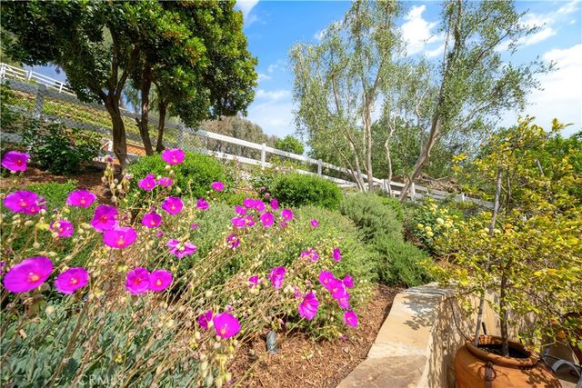 5558 Hoback Glen Road, Hidden Hills, CA 91302