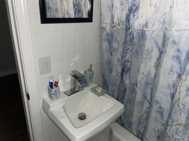 1001 Rue Max St, Pensacola, FL 32507