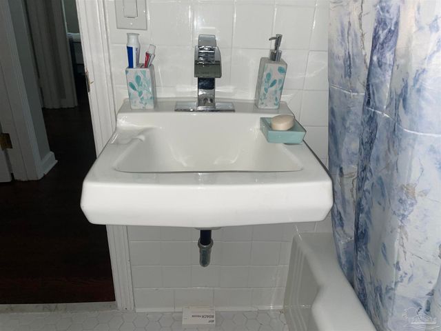 1001 Rue Max St, Pensacola, FL 32507