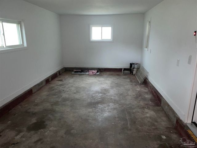 1001 Rue Max St, Pensacola, FL 32507