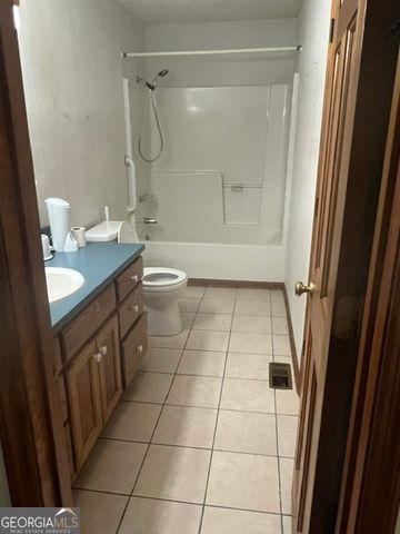 64 Lake Drive, Manchester, GA 31816