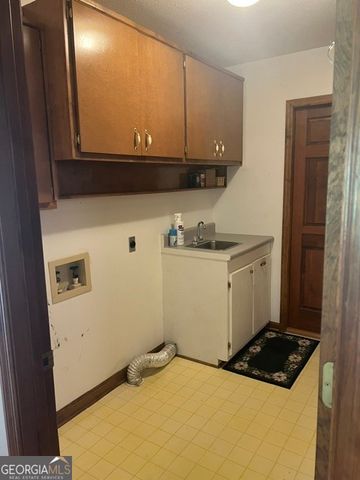 64 Lake Drive, Manchester, GA 31816