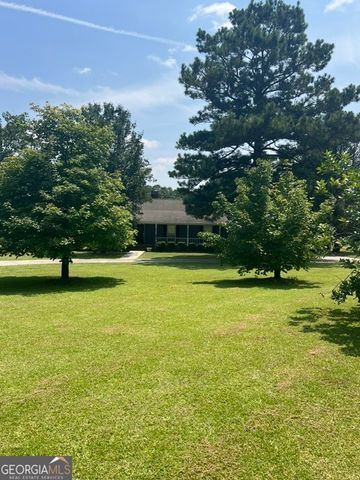 64 Lake Drive, Manchester, GA 31816