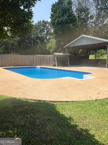 64 Lake Drive, Manchester, GA 31816
