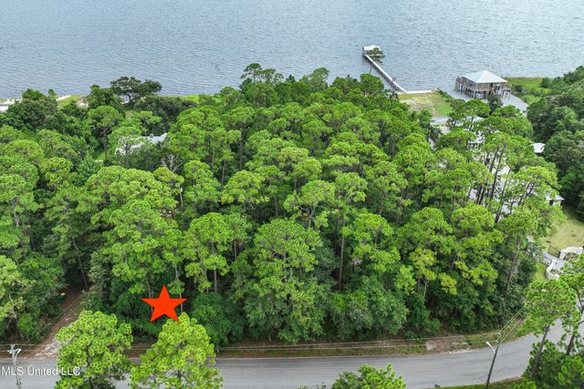 5721 Belle Fontaine Drive, Ocean Springs, MS 39564
