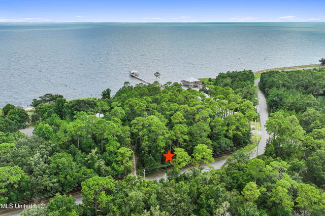 5721 Belle Fontaine Drive, Ocean Springs, MS 39564
