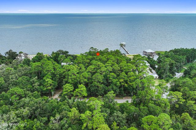 5721 Belle Fontaine Drive, Ocean Springs, MS 39564