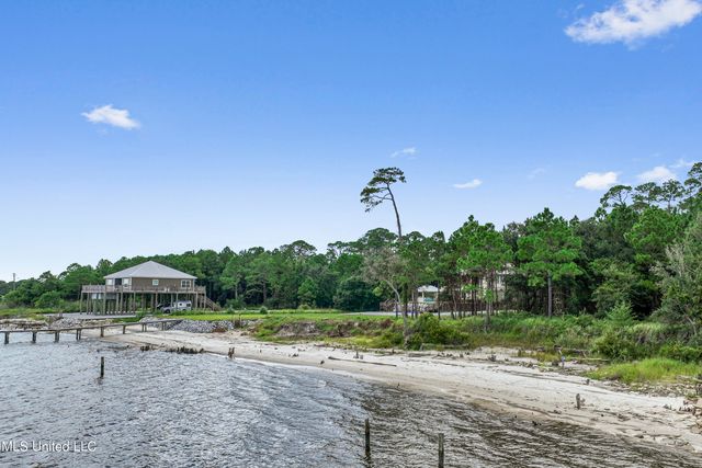 5721 Belle Fontaine Drive, Ocean Springs, MS 39564