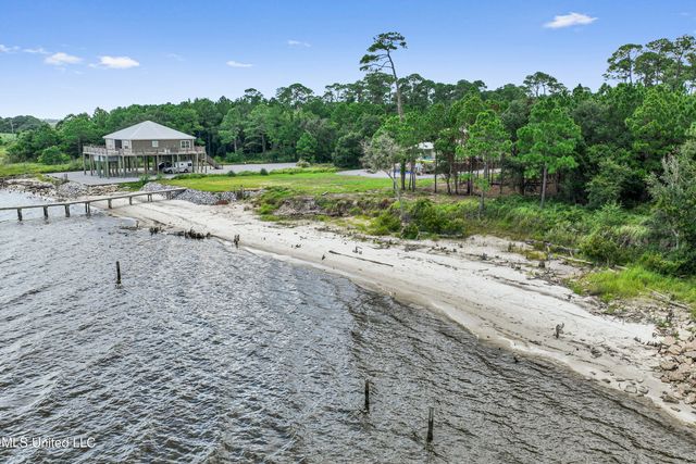 5721 Belle Fontaine Drive, Ocean Springs, MS 39564