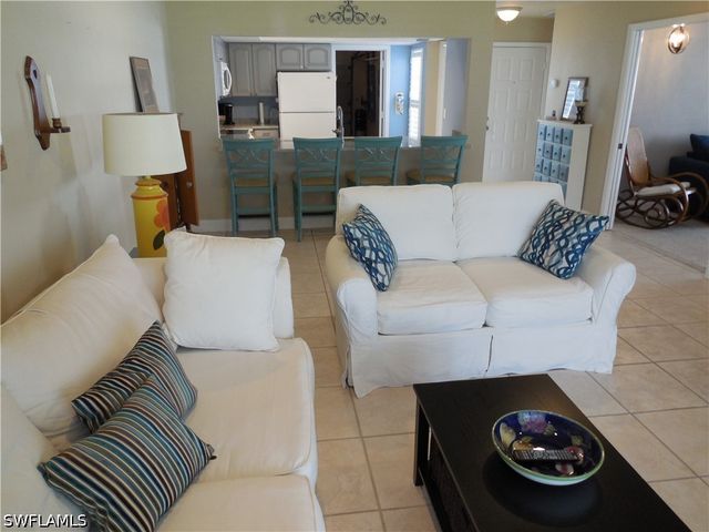 114 Quail Forest BLVD 7, Naples, FL 34105